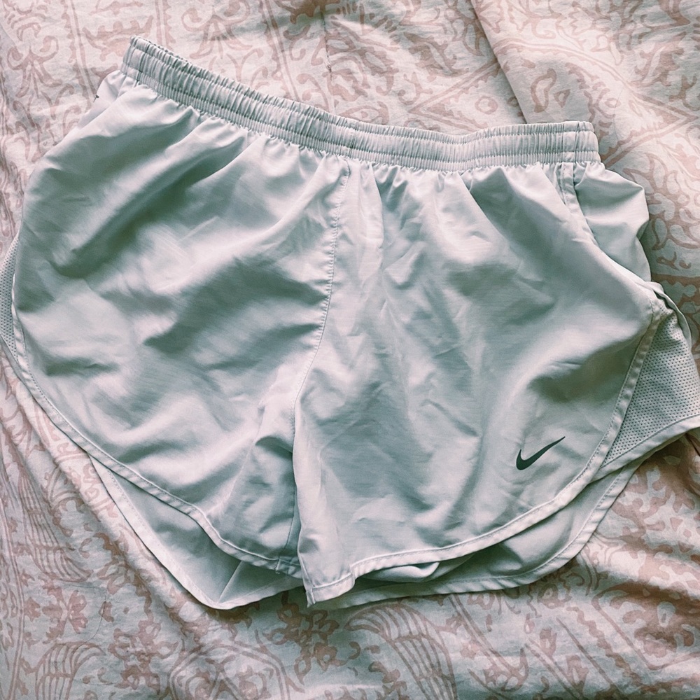 WHITE NIKE SHORTS 🤩🤩